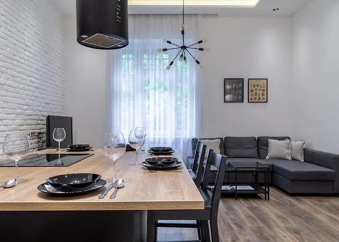 Alder Bridge Apartment